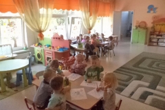 A tak pracują Krasnoludki w grupie I przy stolikach
