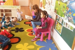 Bajeczki, bajeczki nasze przyjaciółeczki - czyli czytanie w Grupie V