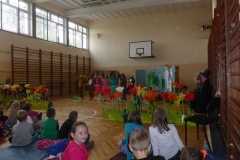 Krokodylki na przedstawieniu w Szkole Podstawowej nr 8