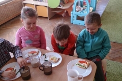 WESOŁE KANAPKI U BIEDRONECZEK W GR. II