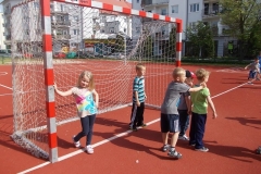 Zabawy ze starszymi kolegami; gr. III